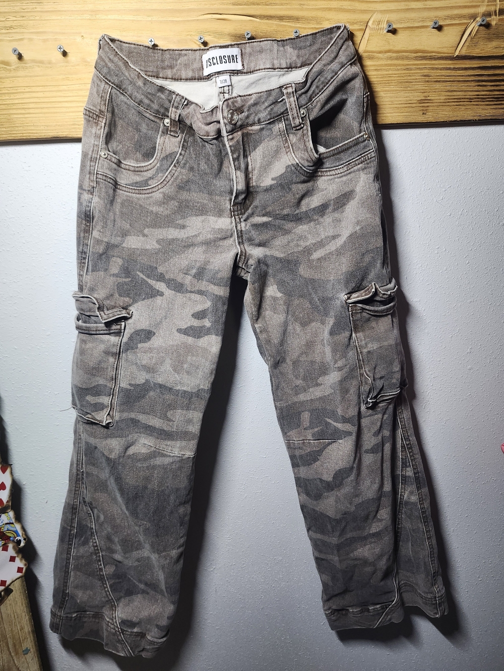 Disclosure Womens Relaxed Camo Cargo Jeans in Dark Gray- Black